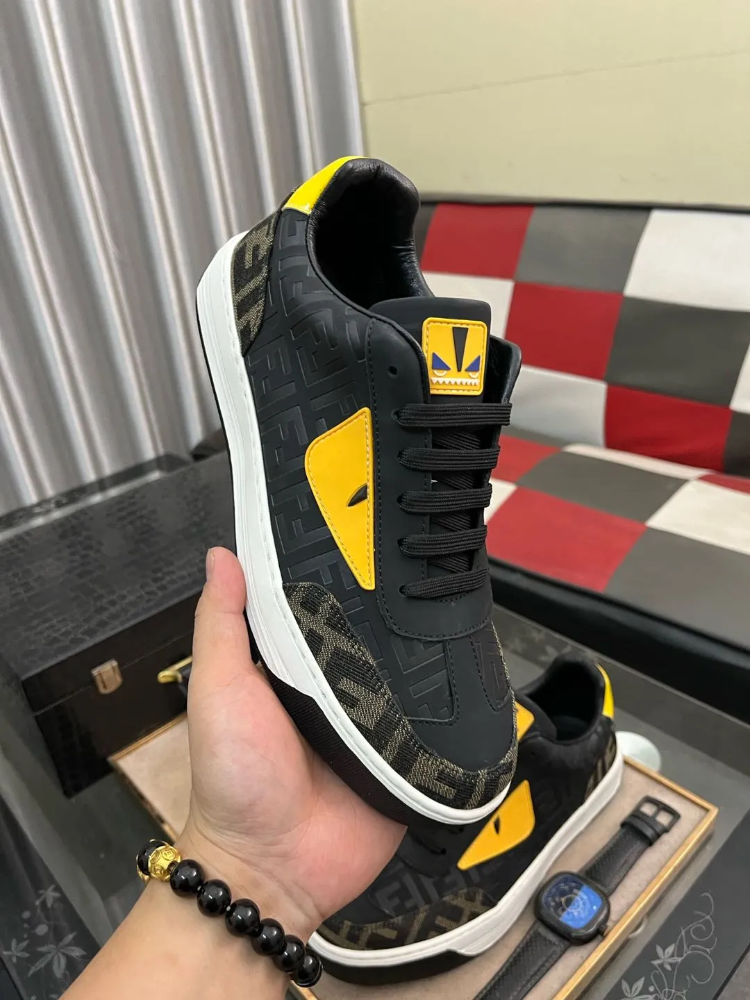 Men's shoes 💰400⌚️⌚️[fendi] Fendi classic and comfortable men, this complex sneaker is made of soft calfskin➕genuine leather lining➕original ultra-light rubber material with rough outsole. This unique and light style is suitable for the casual and refined sensibility of this season. It is comfortable and natural on the feet. It is an everyday style for casual travel in autumn and winter! 38−443️⃣colors available